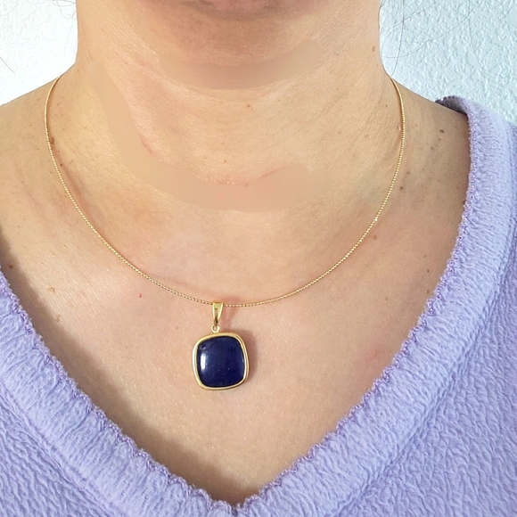 Lapis Lazuli Pendant in solid 18K yellow gold setting - Picture 4 of 9
